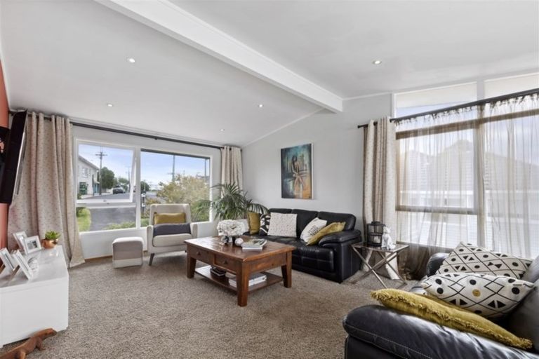 Photo of property in 1/51 East Coast Road, Milford, Auckland, 0620