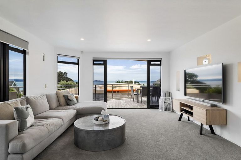 Photo of property in 18 Pacific Parade, Army Bay, Whangaparaoa, 0930