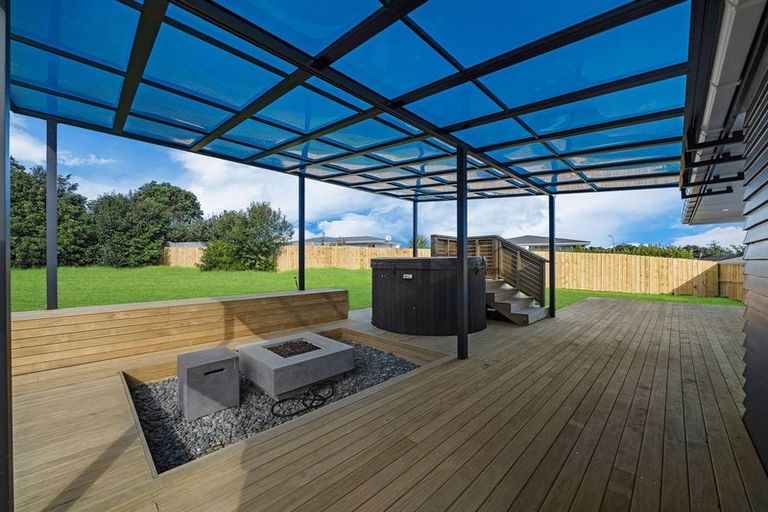 Photo of property in 16 Rata Street, Waiuku, 2123
