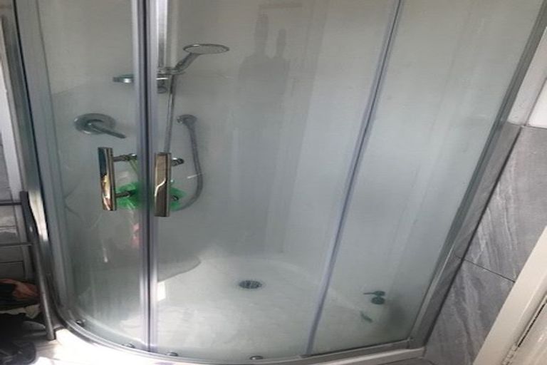 Photo of property in 10 Kaponga Crescent, New Lynn, Auckland, 0600