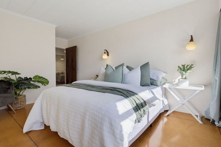 Photo of property in 8 Manahi Avenue, Kawaha Point, Rotorua, 3010