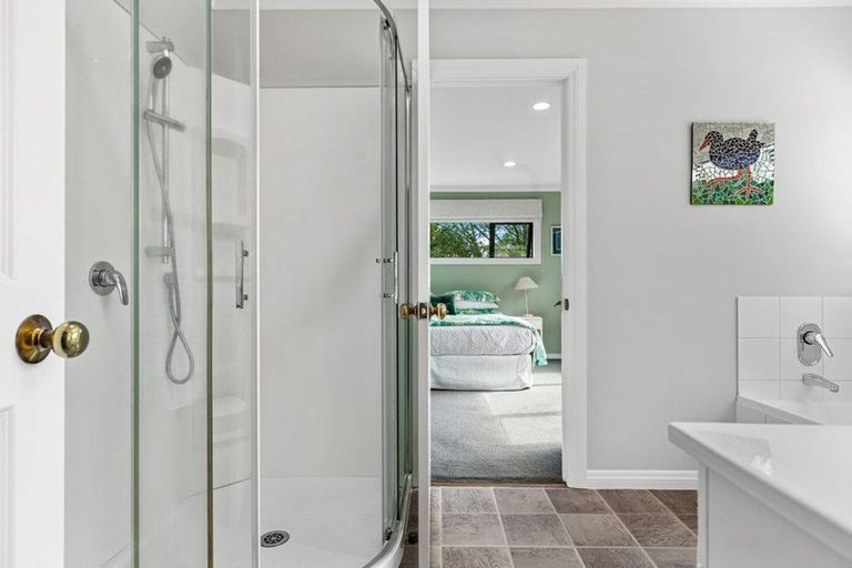 Photo of property in 4a Pounamu Avenue, Greenhithe, Auckland, 0632