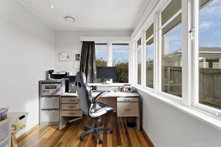 Photo of property in 7 Beazley Avenue, Paparangi, Wellington, 6037