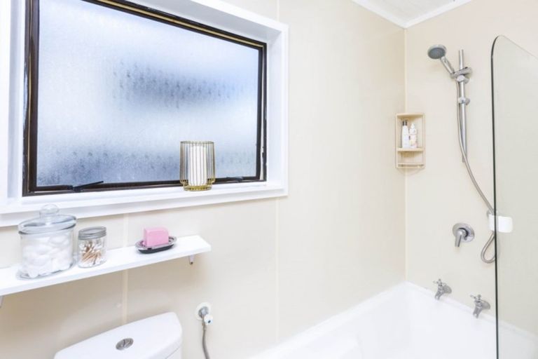 Photo of property in 30 Castle Crescent, Stokes Valley, Lower Hutt, 5019