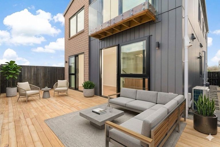 Photo of property in 12 Harbourside Parade, Hobsonville, 0616