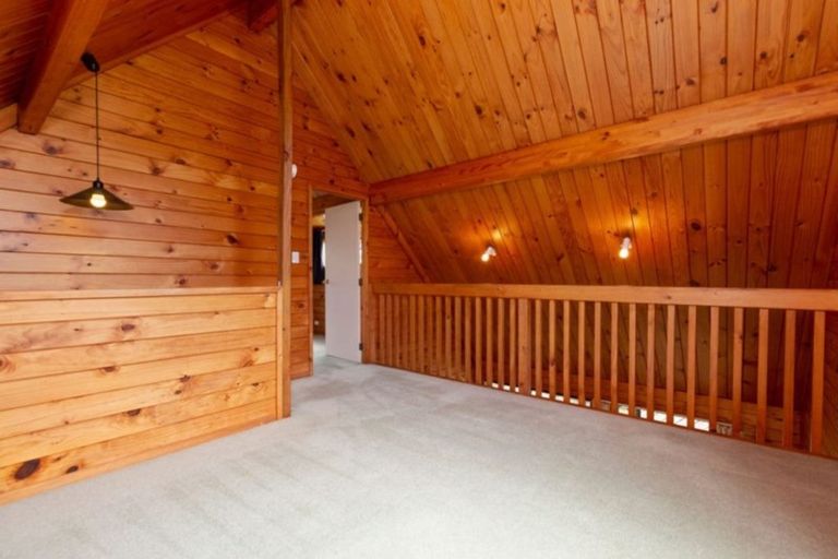 Photo of property in 2/62 Hillcrest Avenue, Hillcrest, Auckland, 0627