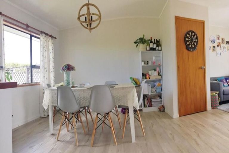 Photo of property in 3/165a Colwill Road, Massey, Auckland, 0614