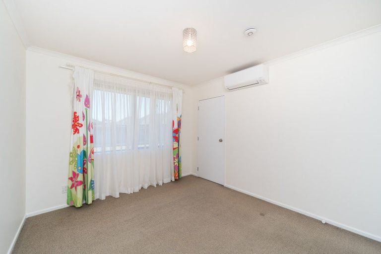 Photo of property in 15 Orlando Way, Kelvin Grove, Palmerston North, 4414