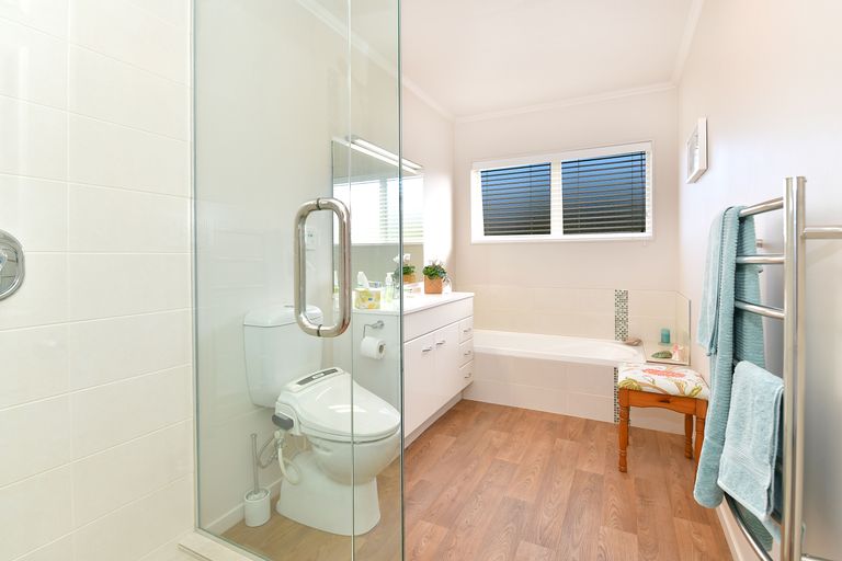 Photo of property in 4 Astor Place, Orewa, 0931