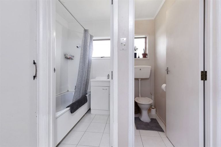 Photo of property in 2/6 Trafalgar Road, Milford, Auckland, 0620