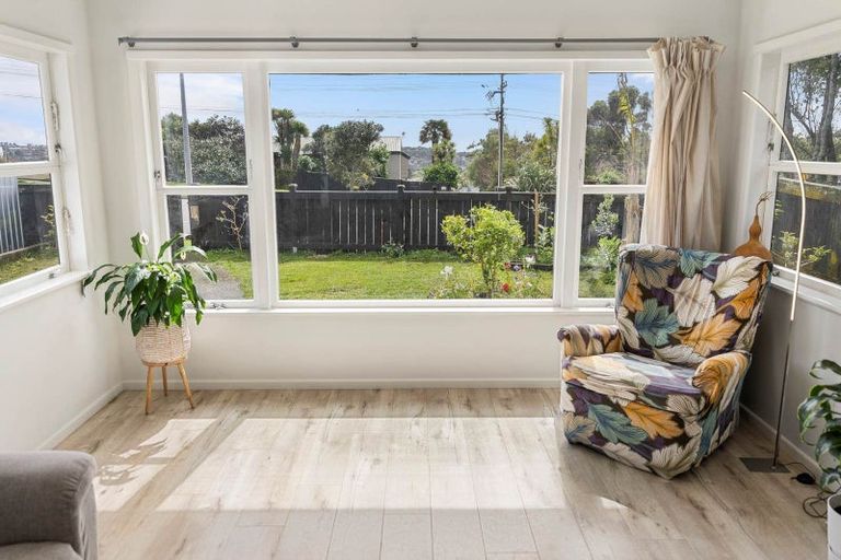 Photo of property in 692 East Coast Road, Pinehill, Auckland, 0632