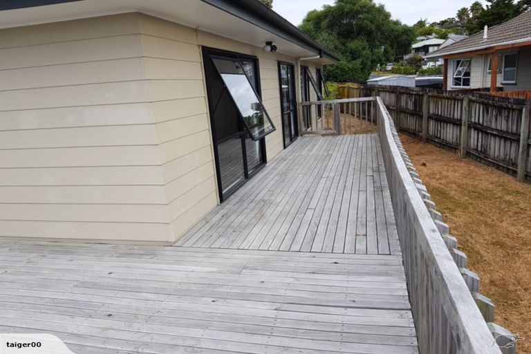 Photo of property in 15 Barbados Drive, Unsworth Heights, Auckland, 0632