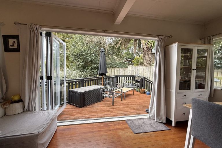 Photo of property in 11a Philson Terrace, Browns Bay, Auckland, 0630