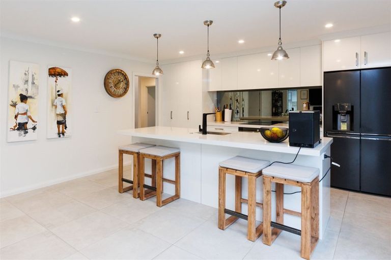 Photo of property in 5 Freedom Drive, Kelvin Grove, Palmerston North, 4414