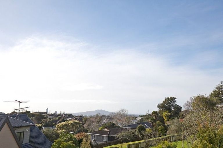 Photo of property in 94a Alton Avenue, Hillcrest, Auckland, 0627