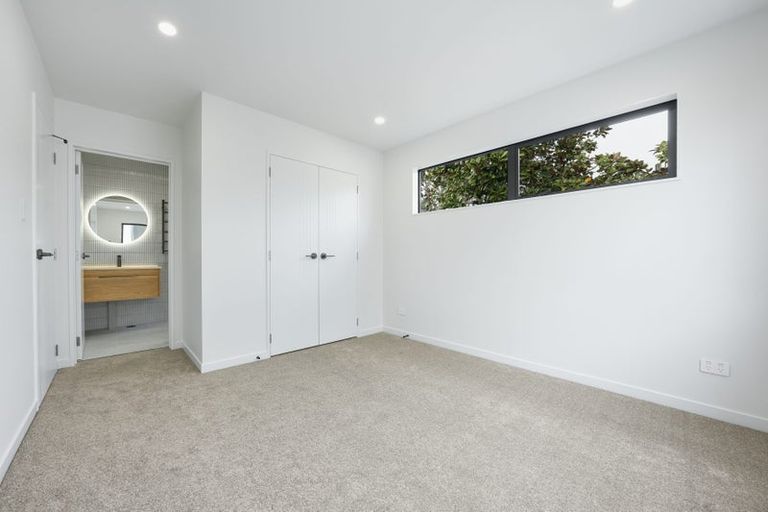 Photo of property in 23b Caribbean Drive, Unsworth Heights, Auckland, 0632