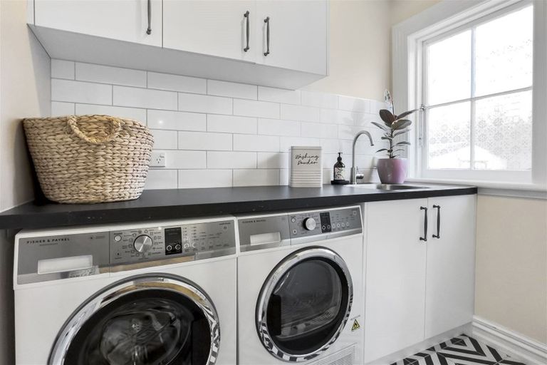 Photo of property in 7 Tui Glen Road, Birkenhead, Auckland, 0626