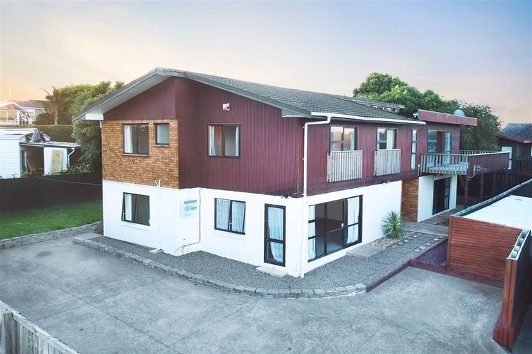 Photo of property in 198 Royal Road, Massey, Auckland, 0614