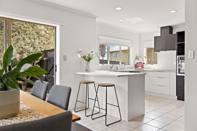 Photo of property in 2/13 Fratley Avenue, Farm Cove, Auckland, 2012