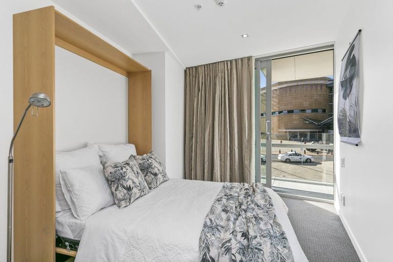 Photo of property in Portal Apartments, 2e/42 Cable Street, Te Aro, Wellington, 6011