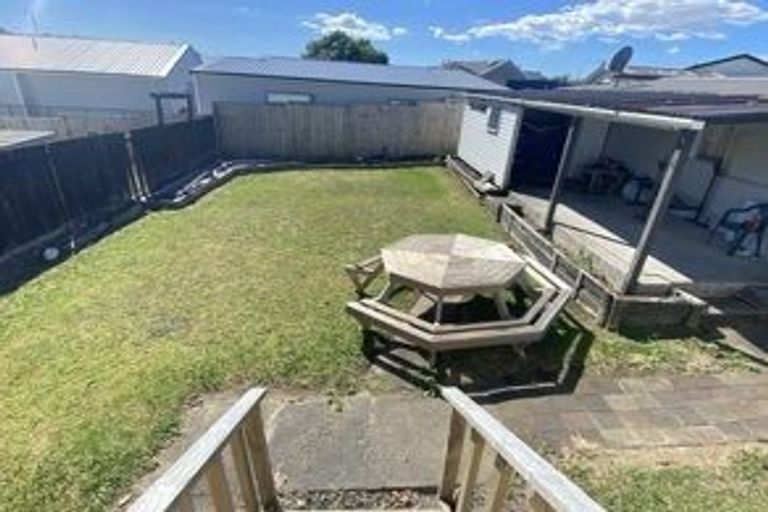 Photo of property in 4 Aden Place, Clendon Park, Auckland, 2103