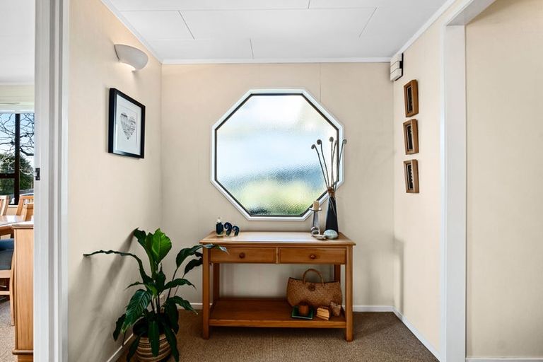 Photo of property in 11 Cargill Place, Frankleigh Park, New Plymouth, 4310