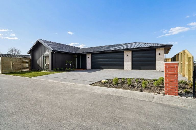 Photo of property in 2 Rowland Place, Rangiora, 7400