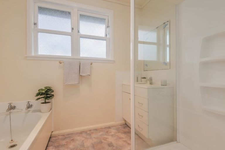 Photo of property in 1 Wairau Place, Kelvin Grove, Palmerston North, 4414