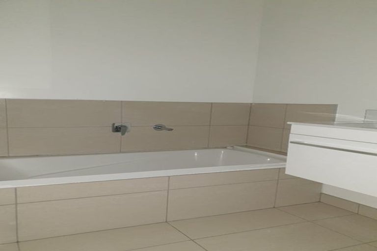 Photo of property in 7/19 Collins Avenue, Tawa, Wellington, 5028