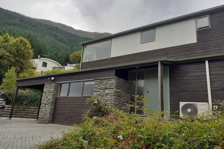 Photo of property in 19 Wye Place, Fernhill, Queenstown, 9300