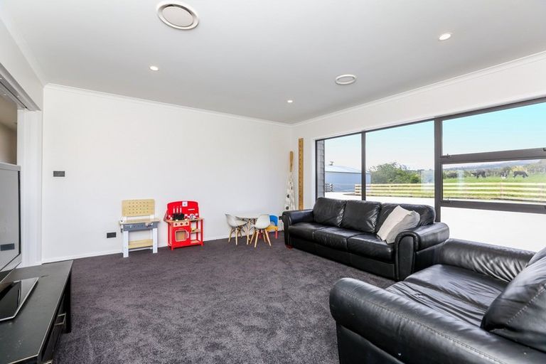 Photo of property in 2 Maunga Heights, Hurworth, New Plymouth, 4371