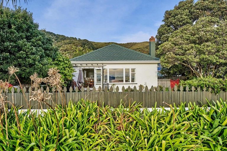 Photo of property in 1 Heketara Street, Eastbourne, Lower Hutt, 5013