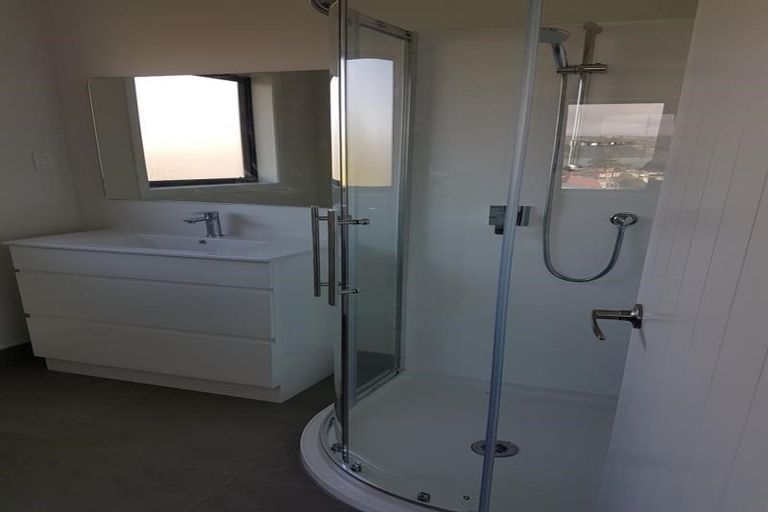 Photo of property in 17 Mawhare Street, Titahi Bay, Porirua, 5022