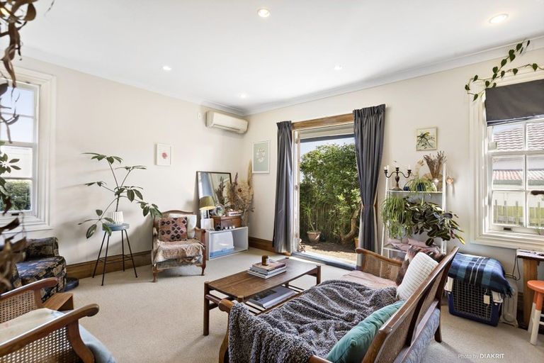 Photo of property in 15 Herald Terrace, Berhampore, Wellington, 6023