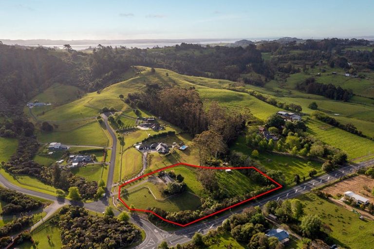 Photo of property in 2 Moses Road, Kaukapakapa, 0873
