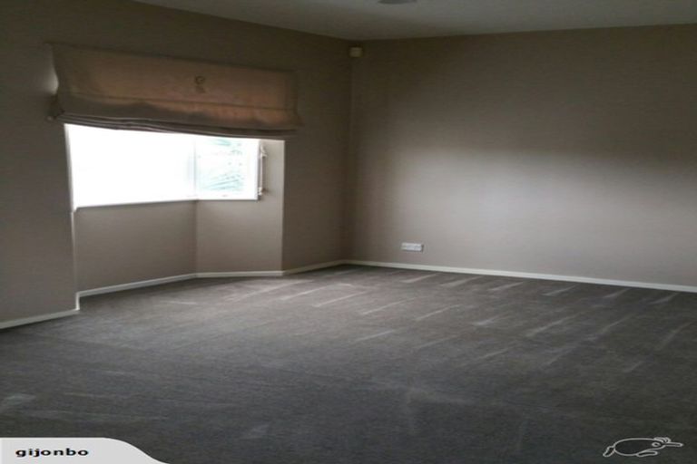 Photo of property in 1/1 Stoneleigh Court, Sunnynook, Auckland, 0632