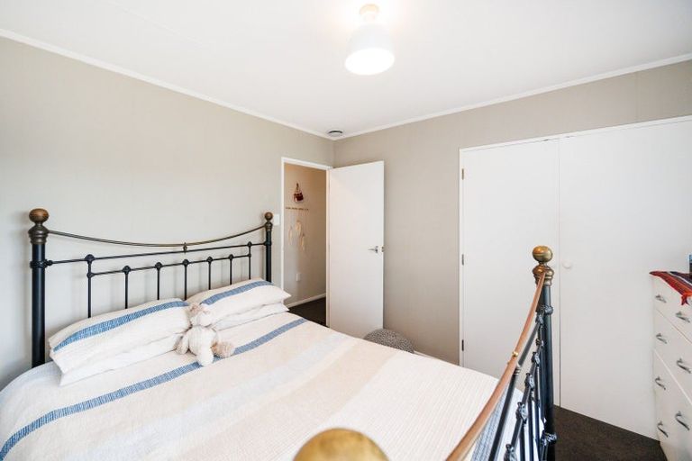 Photo of property in 127 Apollo Parade, Milson, Palmerston North, 4414