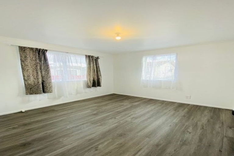 Photo of property in 1/6 Myna Place, Weymouth, Auckland, 2103