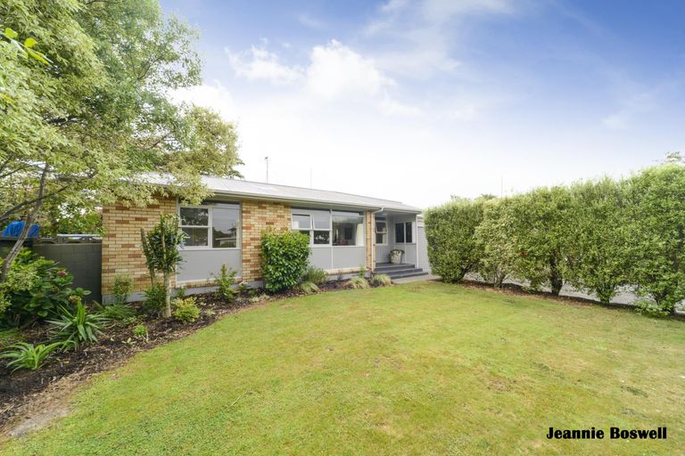 Photo of property in 20 Anaru Place, Awapuni, Palmerston North, 4412