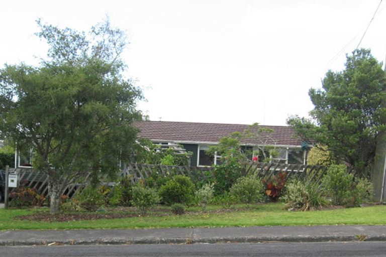 Photo of property in 2/43 Verran Road, Birkenhead, Auckland, 0626