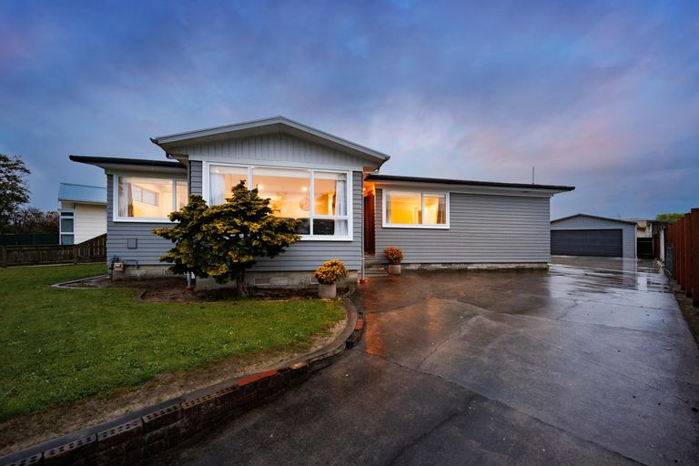 Photo of property in 28 Raglan Avenue, Cloverlea, Palmerston North, 4412