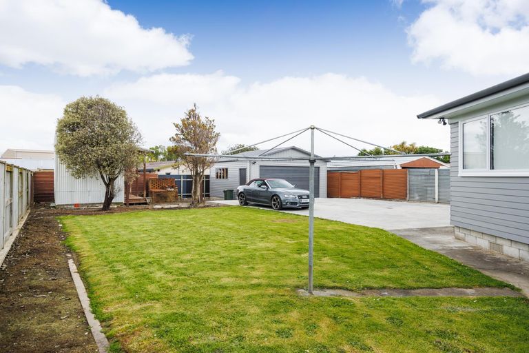 Photo of property in 28 Raglan Avenue, Cloverlea, Palmerston North, 4412