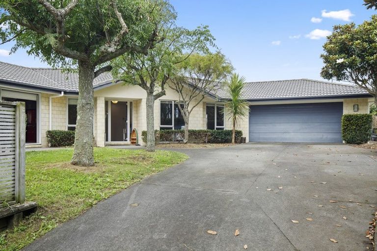 Photo of property in 10 Ernest Shackleton Place, Waiuku, 2123