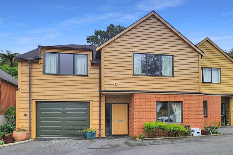 Photo of property in 40 Futuna Close, Karori, Wellington, 6012