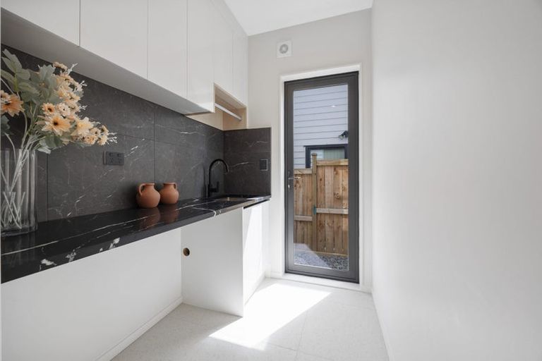 Photo of property in 2f Hughs Way, Flat Bush, Auckland, 2019