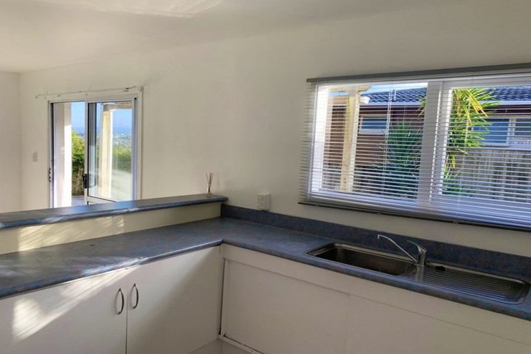 Photo of property in 2/20 Pemberton Avenue, Bayview, Auckland, 0629