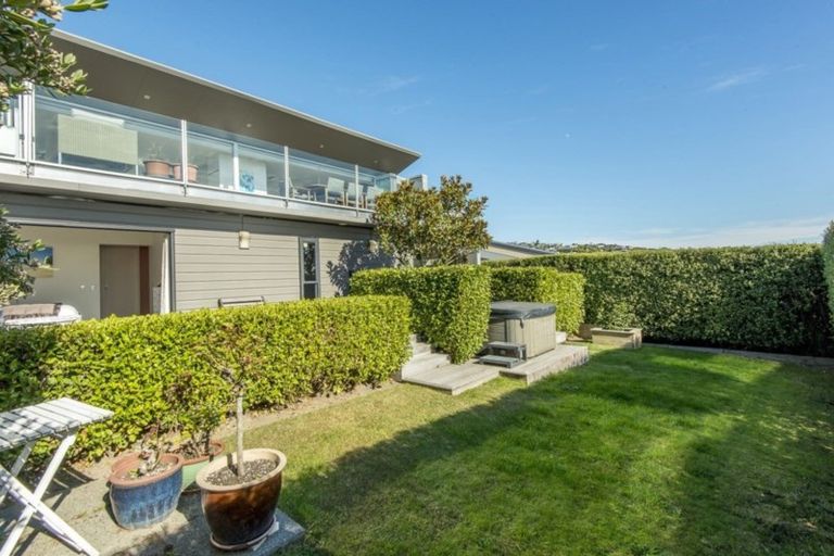 Photo of property in 2a Avery Place, Redcliffs, Christchurch, 8081