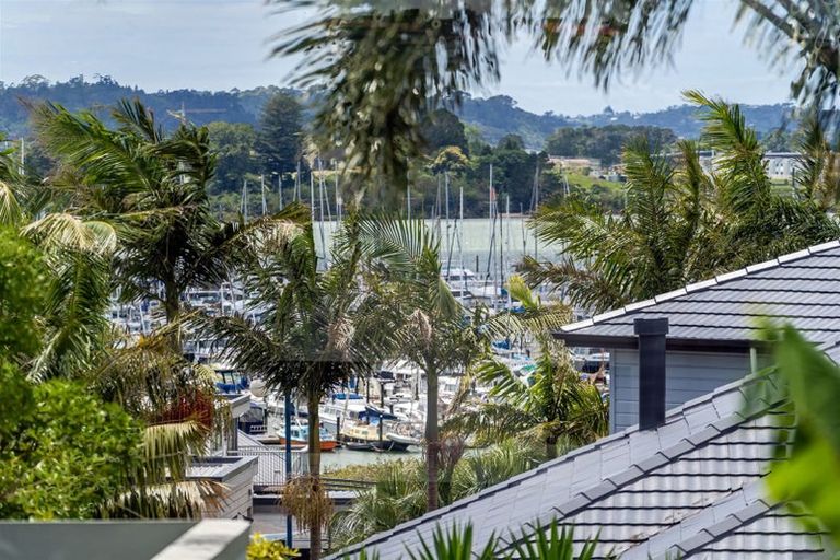 Photo of property in 8a Lupetti Rise, West Harbour, Auckland, 0618