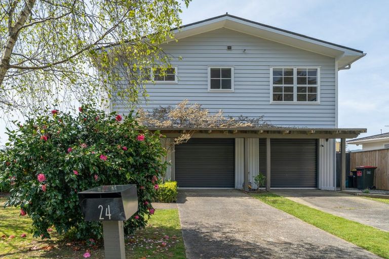 Photo of property in 24 Oriel Avenue, Tawa, Wellington, 5028