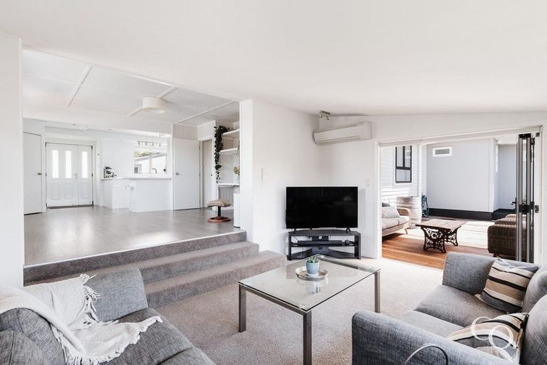 Photo of property in 22 Queen Road, Bellevue, Tauranga, 3110